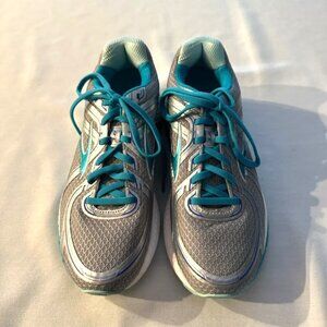 Brooks Womens Adrenaline Running Shoes